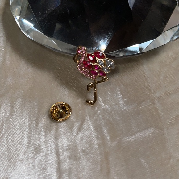 Flamingo Crystal pin - Picture 3 of 5